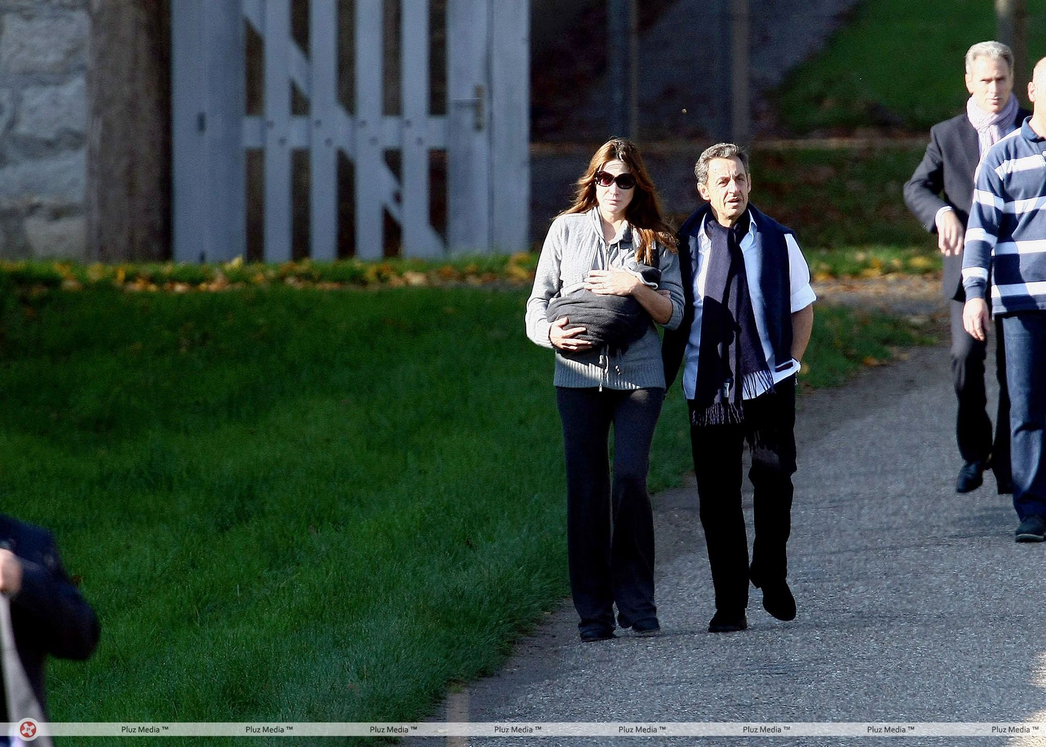 Nicolas Sarkozy and wife Carla Bruni taking a stroll with Giulia | Picture 113939